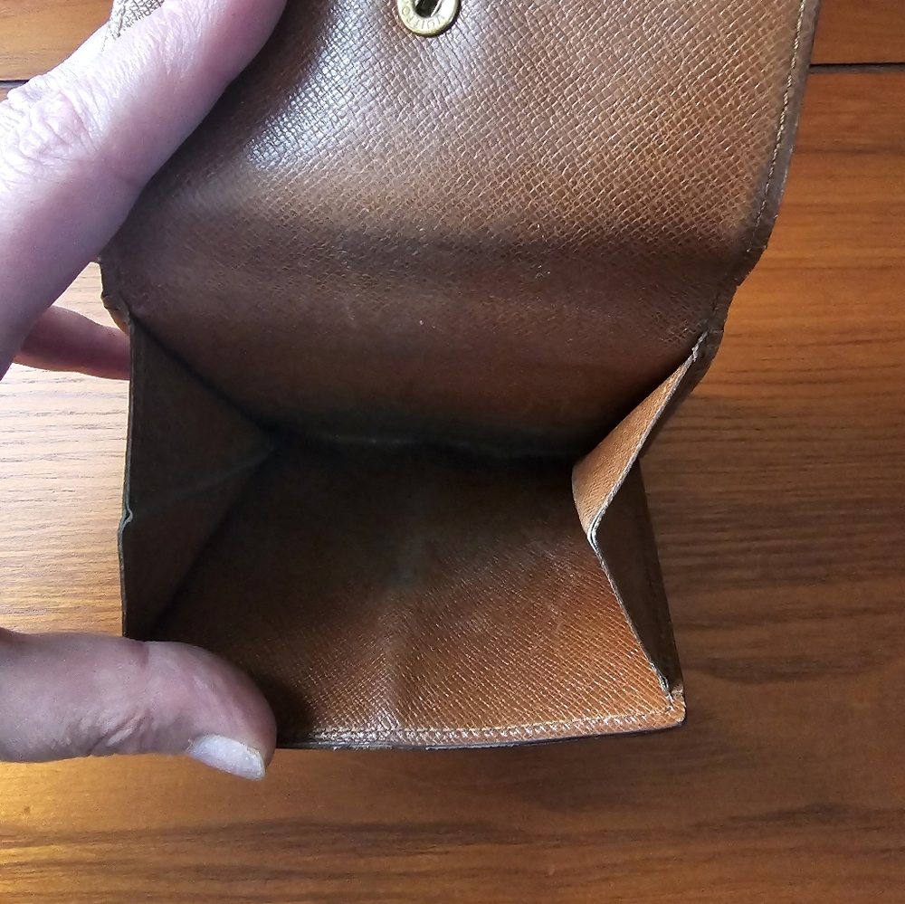 Authentic LV Wallet - Picture 6 of 11